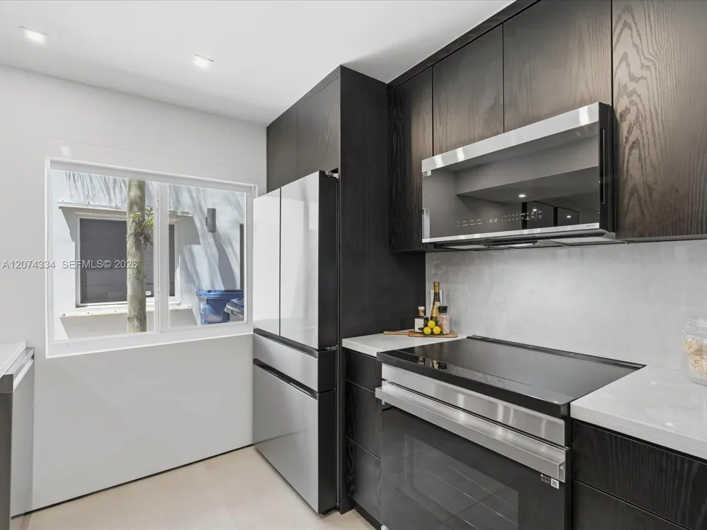 2945 Bridgeport Ave #E Coconut Grove, FL 33133