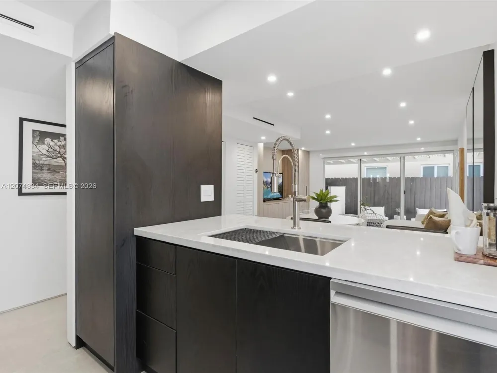 2945 Bridgeport Ave #E Coconut Grove, FL 33133