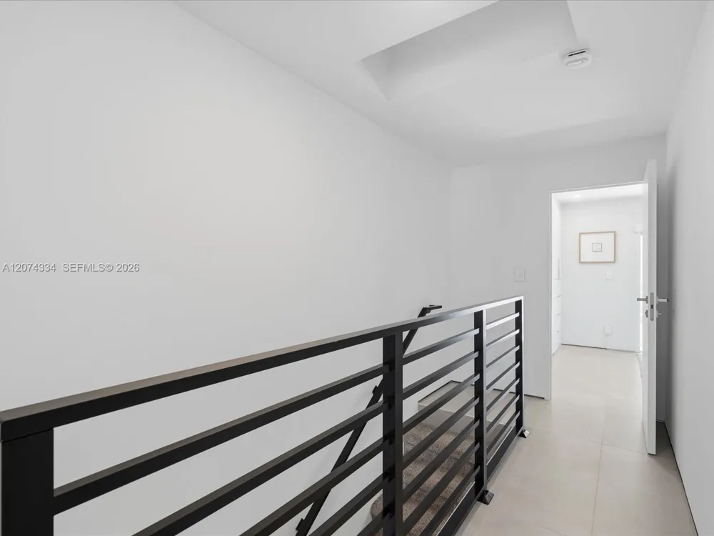 2945 Bridgeport Ave #E Coconut Grove, FL 33133