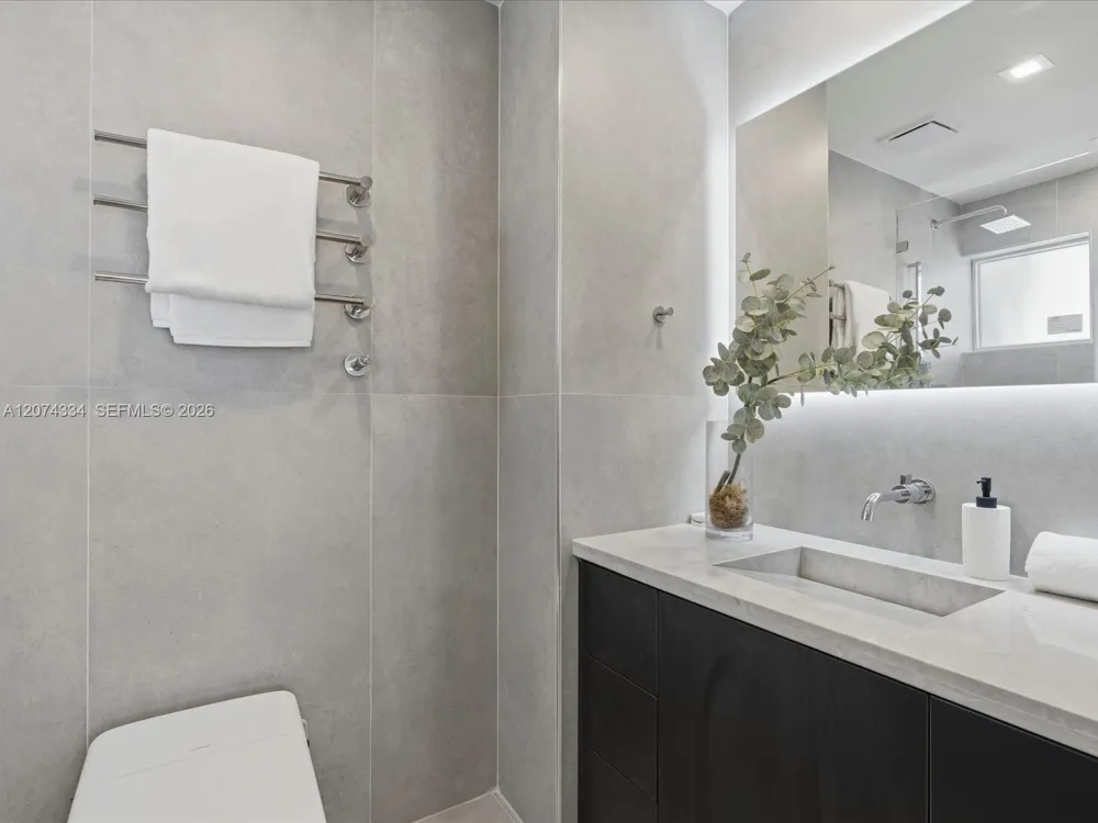2945 Bridgeport Ave #E Coconut Grove, FL 33133