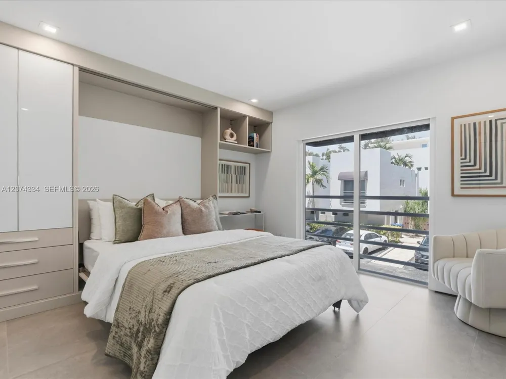 2945 Bridgeport Ave #E Coconut Grove, FL 33133