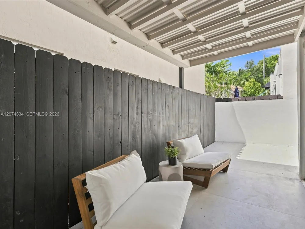 2945 Bridgeport Ave #E Coconut Grove, FL 33133