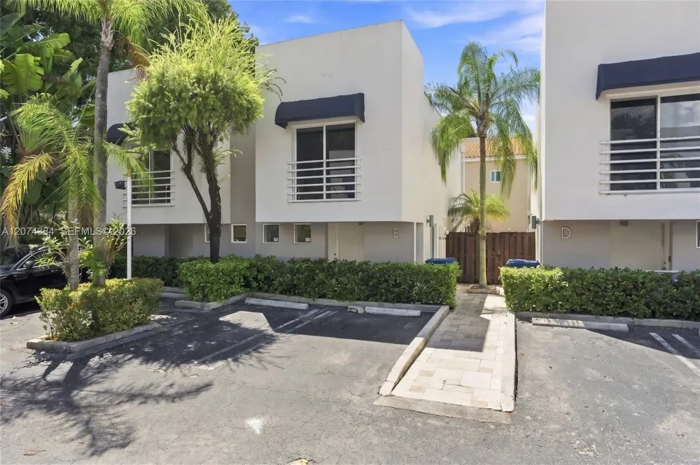 2945 Bridgeport Ave #E Coconut Grove, FL 33133
