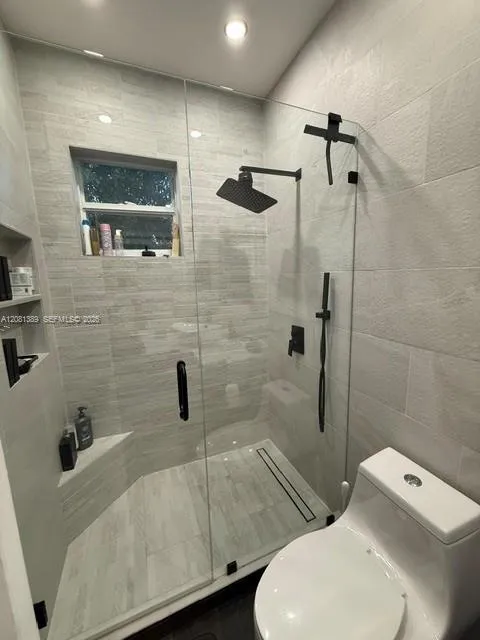 692 NW 170th Ter Pembroke Pines, FL 33028
