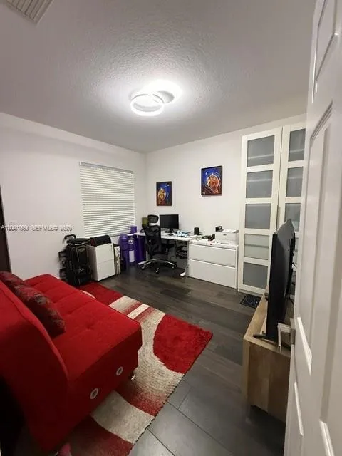 692 NW 170th Ter Pembroke Pines, FL 33028