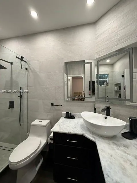 692 NW 170th Ter Pembroke Pines, FL 33028