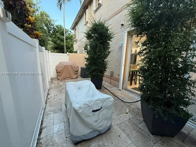 692 NW 170th Ter Pembroke Pines, FL 33028