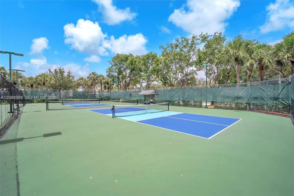 692 NW 170th Ter Pembroke Pines, FL 33028