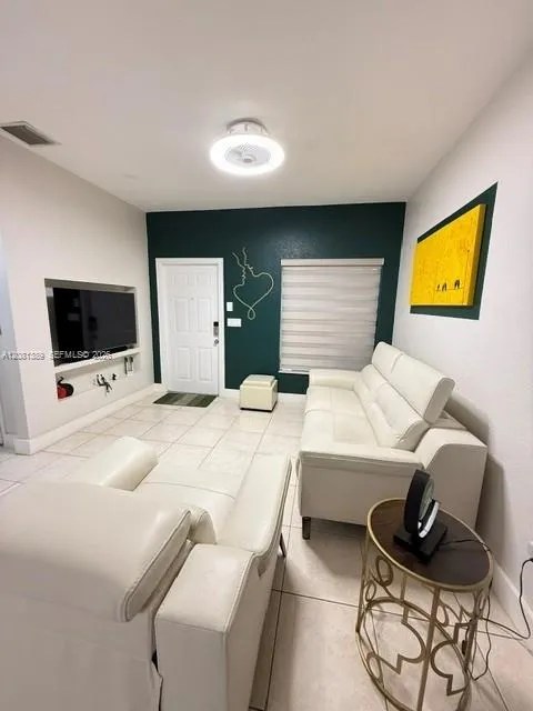 692 NW 170th Ter Pembroke Pines, FL 33028
