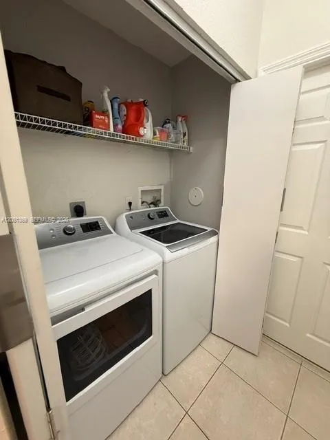 692 NW 170th Ter Pembroke Pines, FL 33028