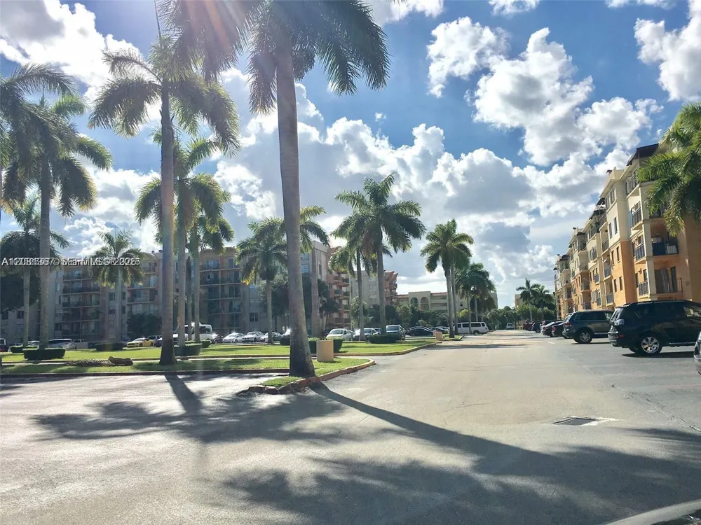 9360 Fontainebleau Blvd #612 Miami, FL 33172
