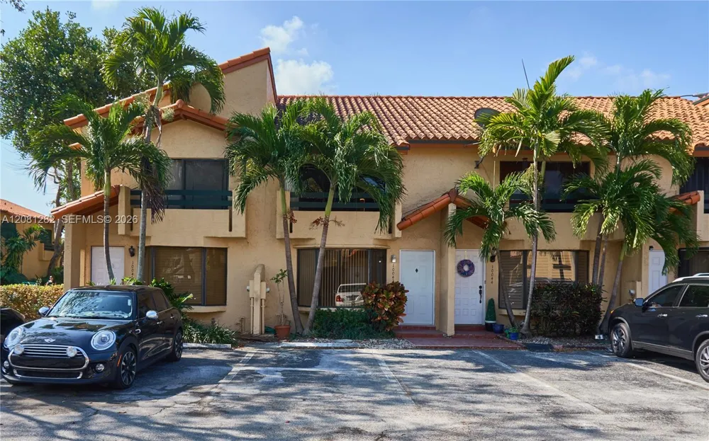 10042 SW 77th Ct Miami, FL 33156