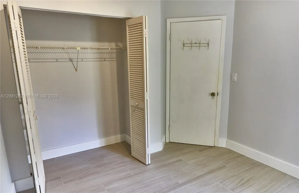 10042 SW 77th Ct Miami, FL 33156