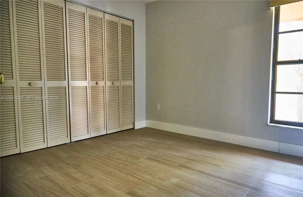 10042 SW 77th Ct Miami, FL 33156