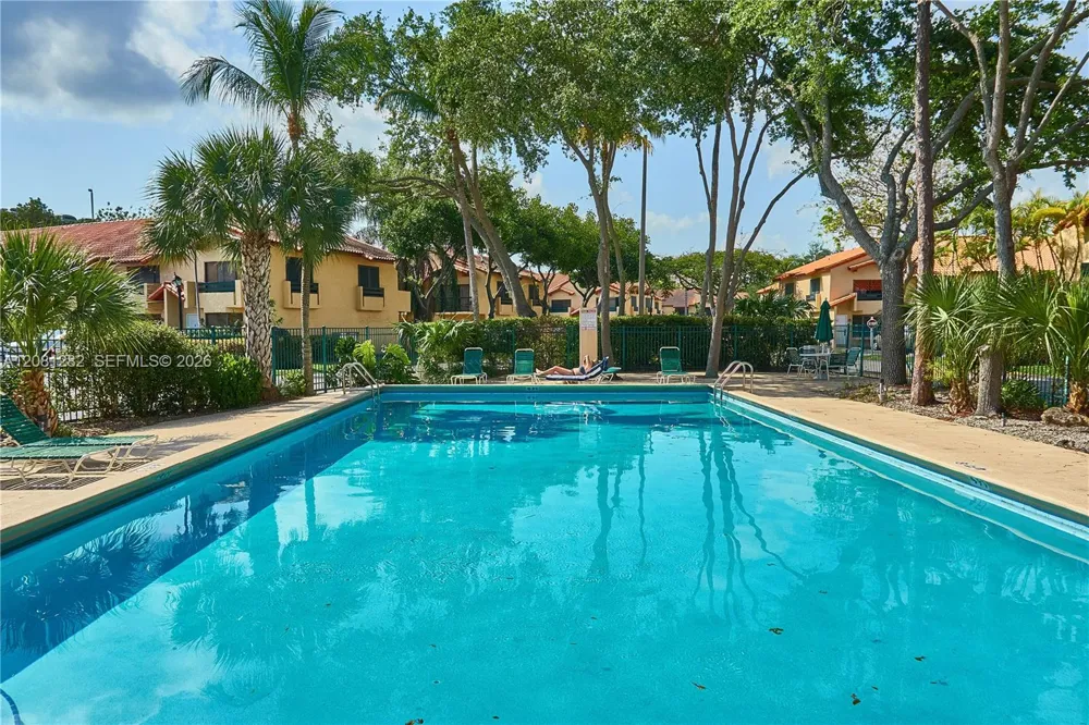 10042 SW 77th Ct Miami, FL 33156