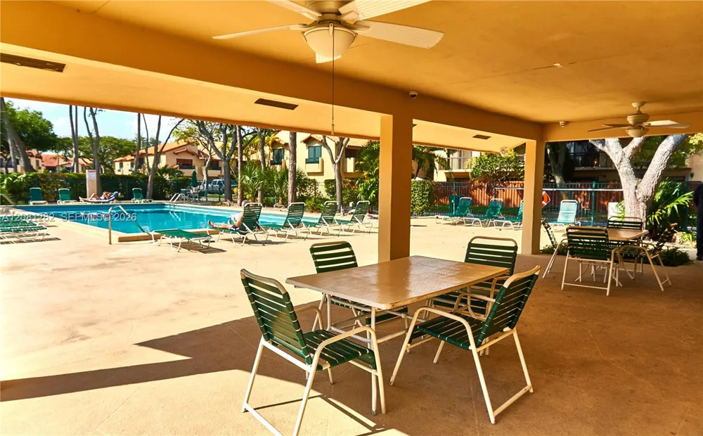 10042 SW 77th Ct Miami, FL 33156