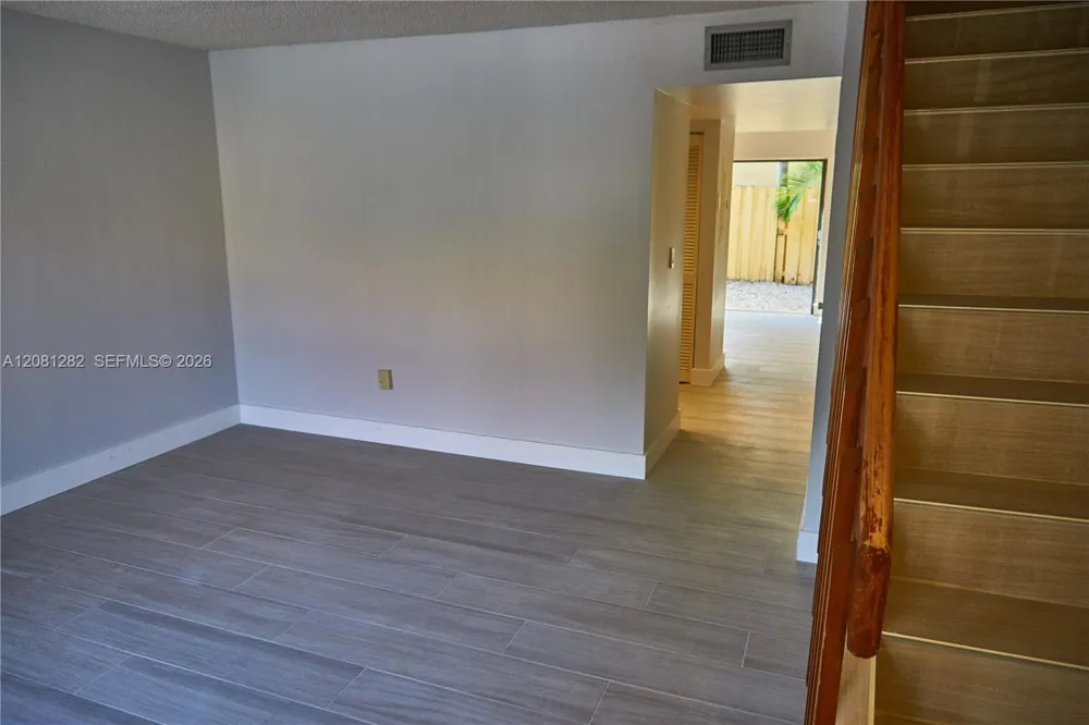 10042 SW 77th Ct Miami, FL 33156
