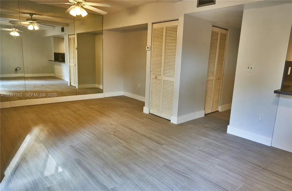 10042 SW 77th Ct Miami, FL 33156