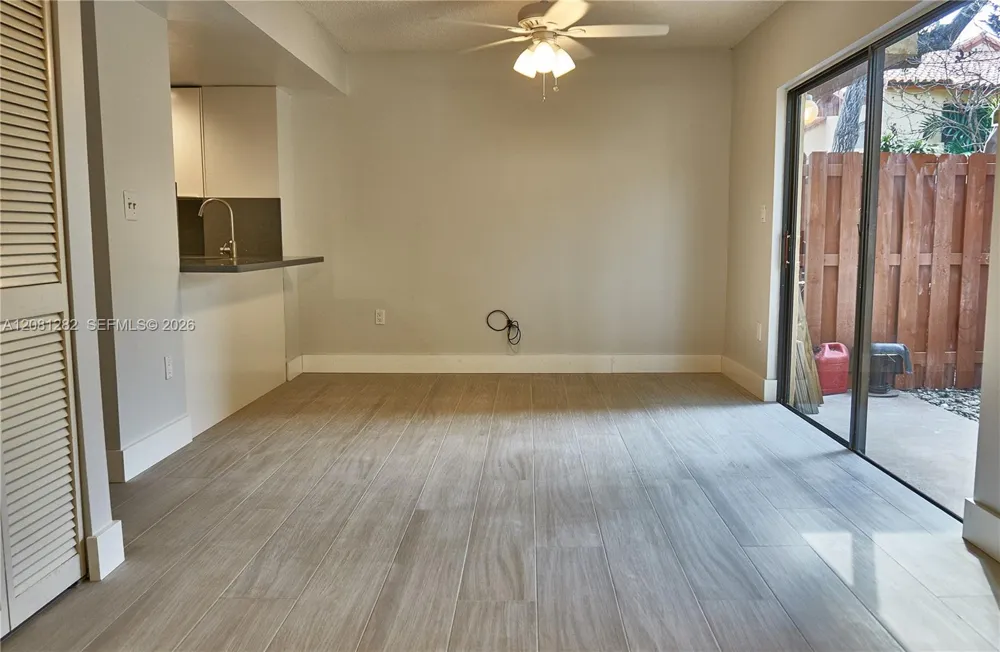 10042 SW 77th Ct Miami, FL 33156