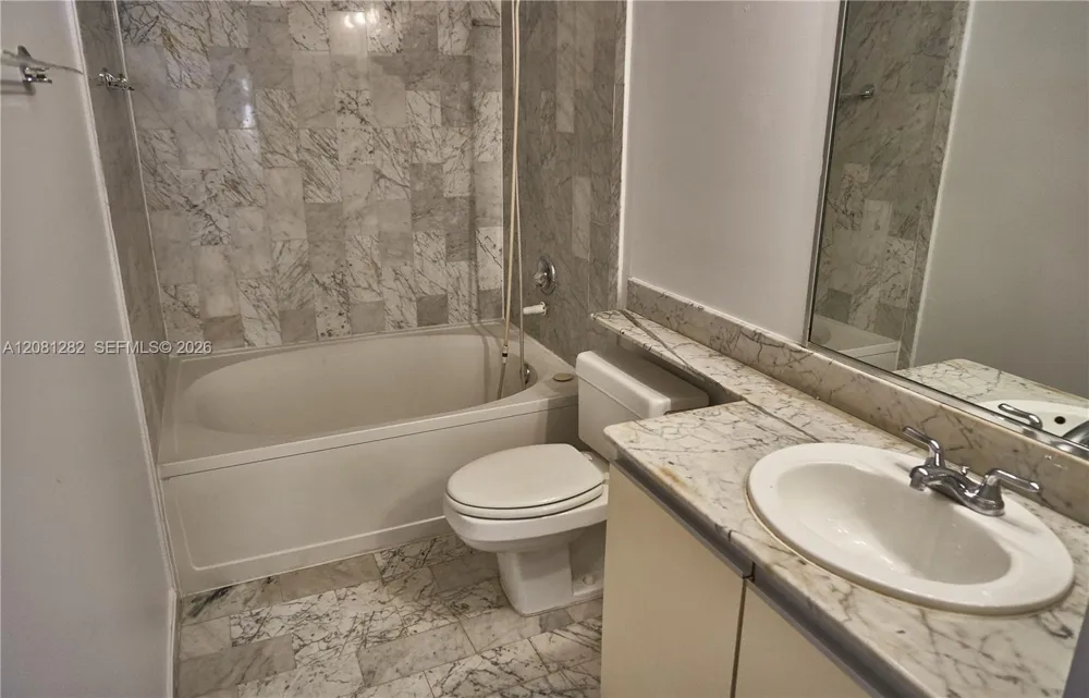10042 SW 77th Ct Miami, FL 33156