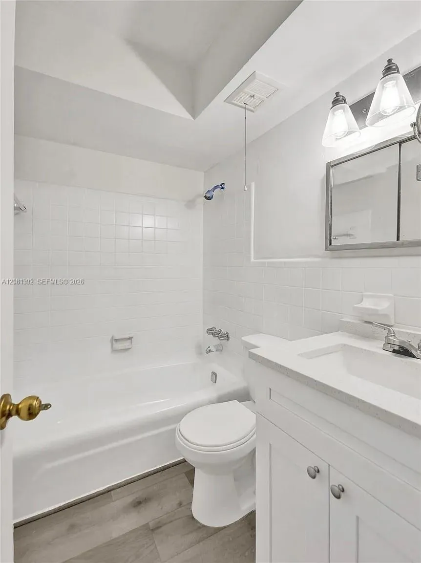 Address Not Shown Hollywood, FL 33020