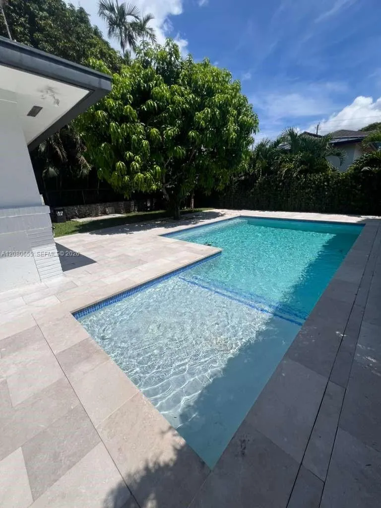 211 SW 29th Rd Miami, FL 33129