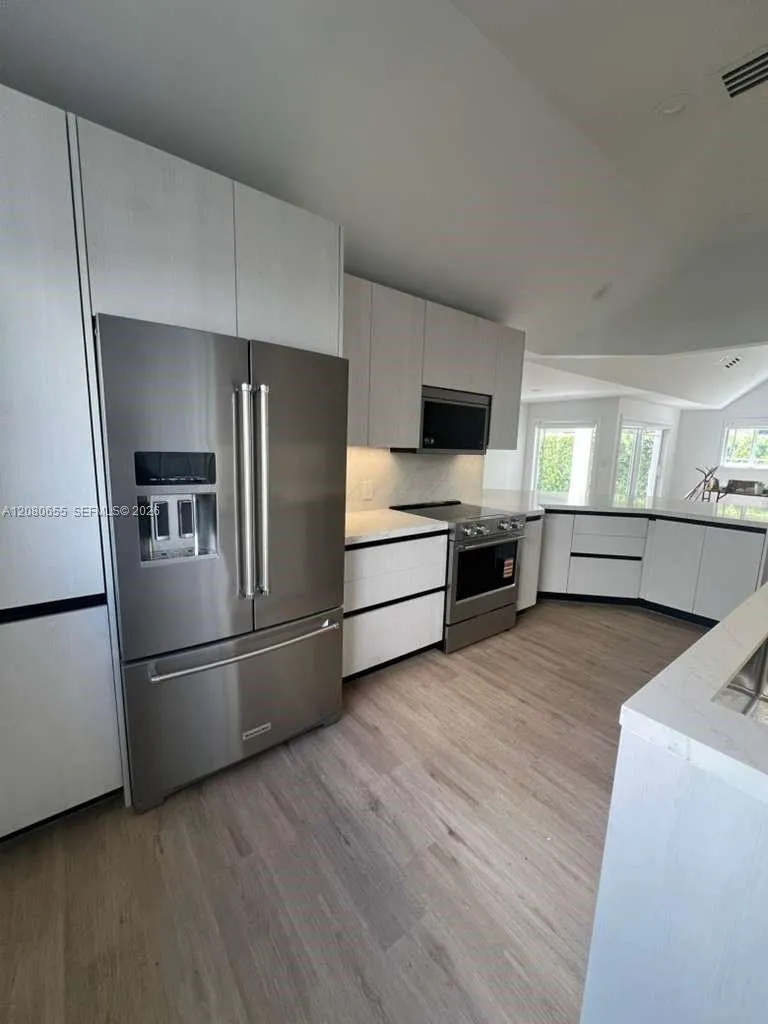 211 SW 29th Rd Miami, FL 33129