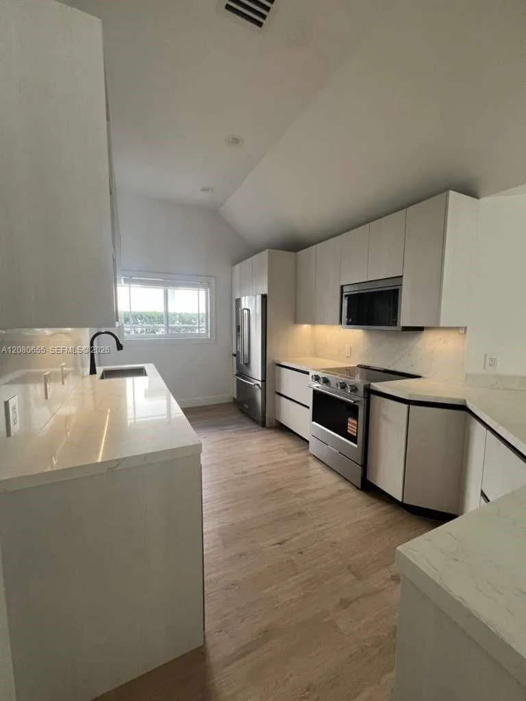 211 SW 29th Rd Miami, FL 33129