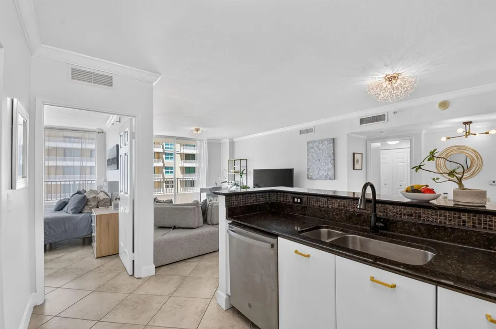 625 Casa Loma Boulevard #1009 Boynton Beach, FL 33435
