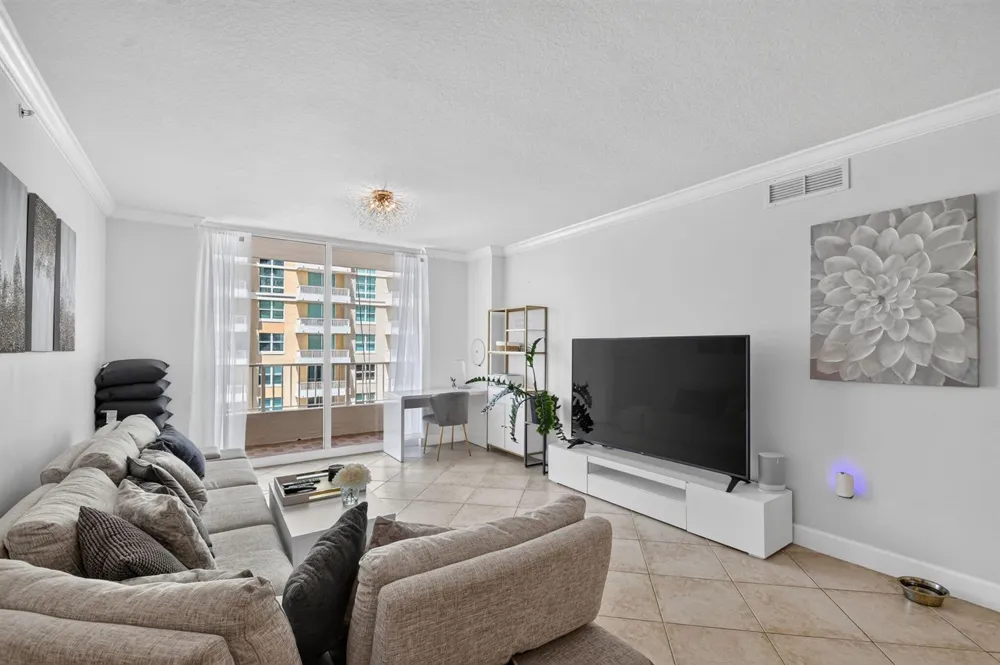 625 Casa Loma Boulevard #1009 Boynton Beach, FL 33435