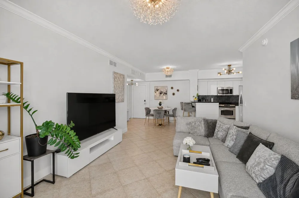 625 Casa Loma Boulevard #1009 Boynton Beach, FL 33435