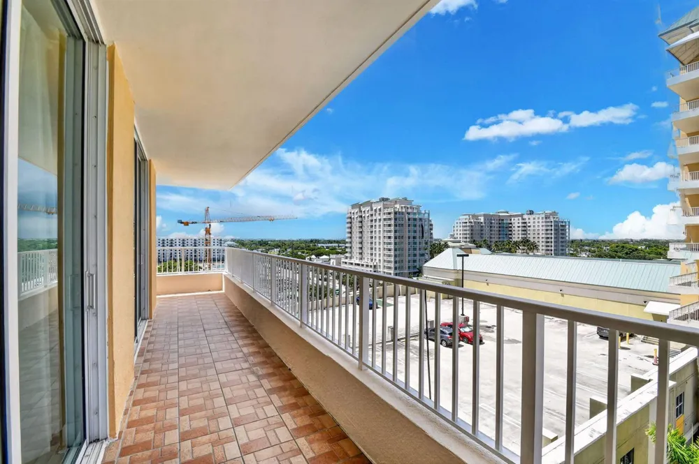 625 Casa Loma Boulevard #1009 Boynton Beach, FL 33435