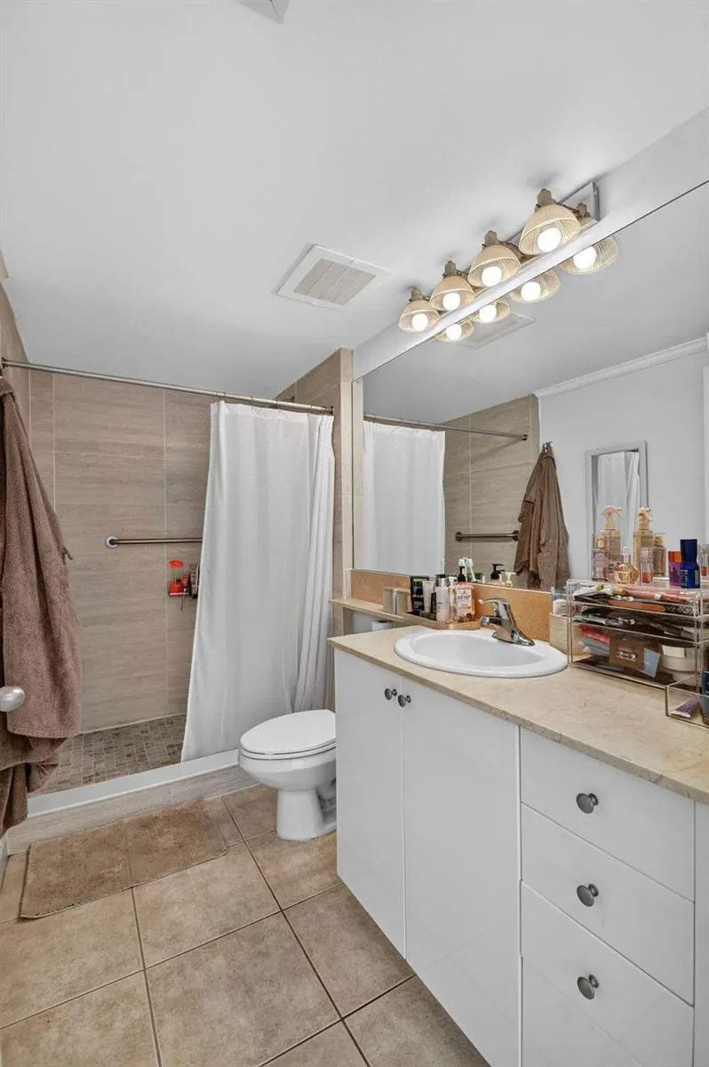 625 Casa Loma Boulevard #1009 Boynton Beach, FL 33435