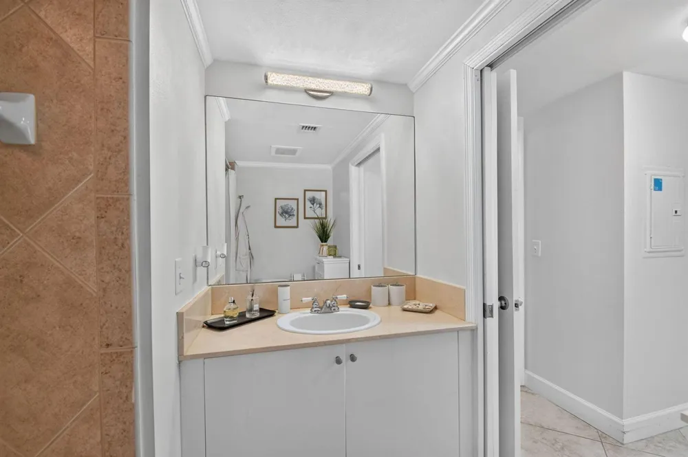625 Casa Loma Boulevard #1009 Boynton Beach, FL 33435