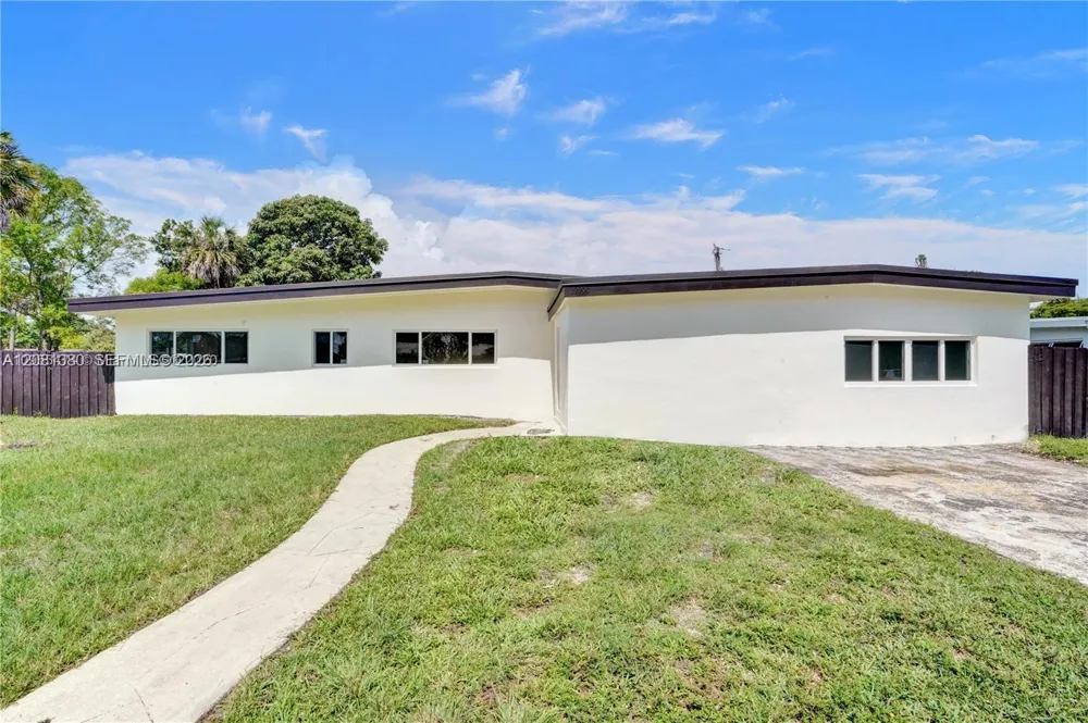 19900 NE 21st Ave Miami, FL 33179
