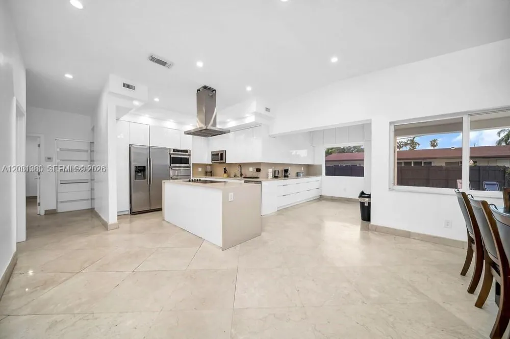 19900 NE 21st Ave Miami, FL 33179