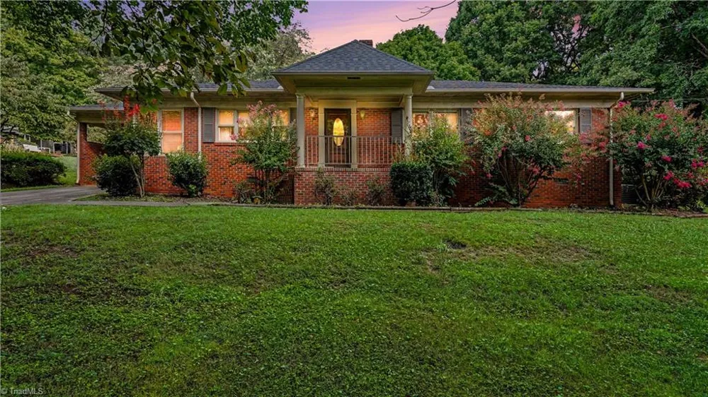 876 Brooklyn Avenue Ramseur, NC 27316