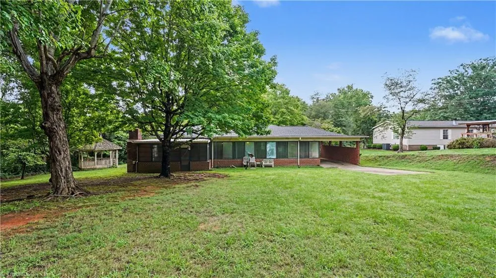876 Brooklyn Avenue Ramseur, NC 27316