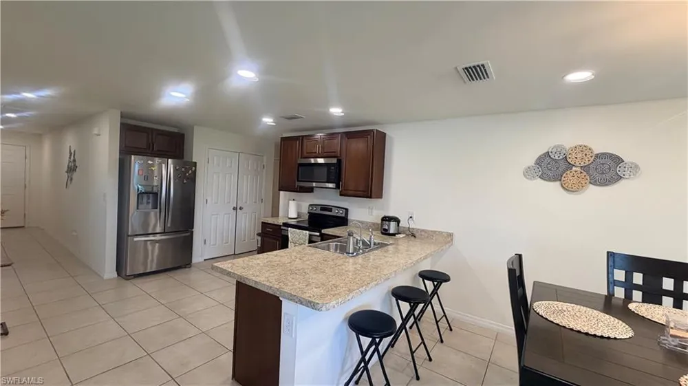 1004 NE 36th Terrace Cape Coral, FL 33909