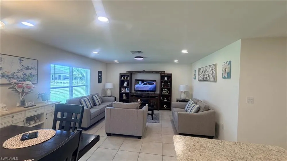1004 NE 36th Terrace Cape Coral, FL 33909