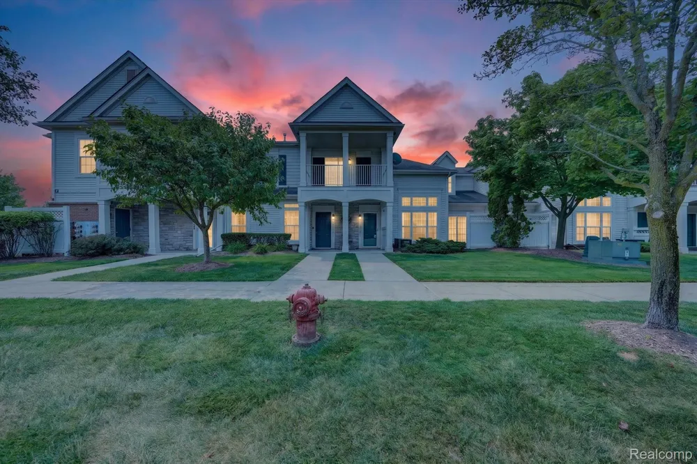 12106 Addington Drive Commerce Charter Township, MI 48390