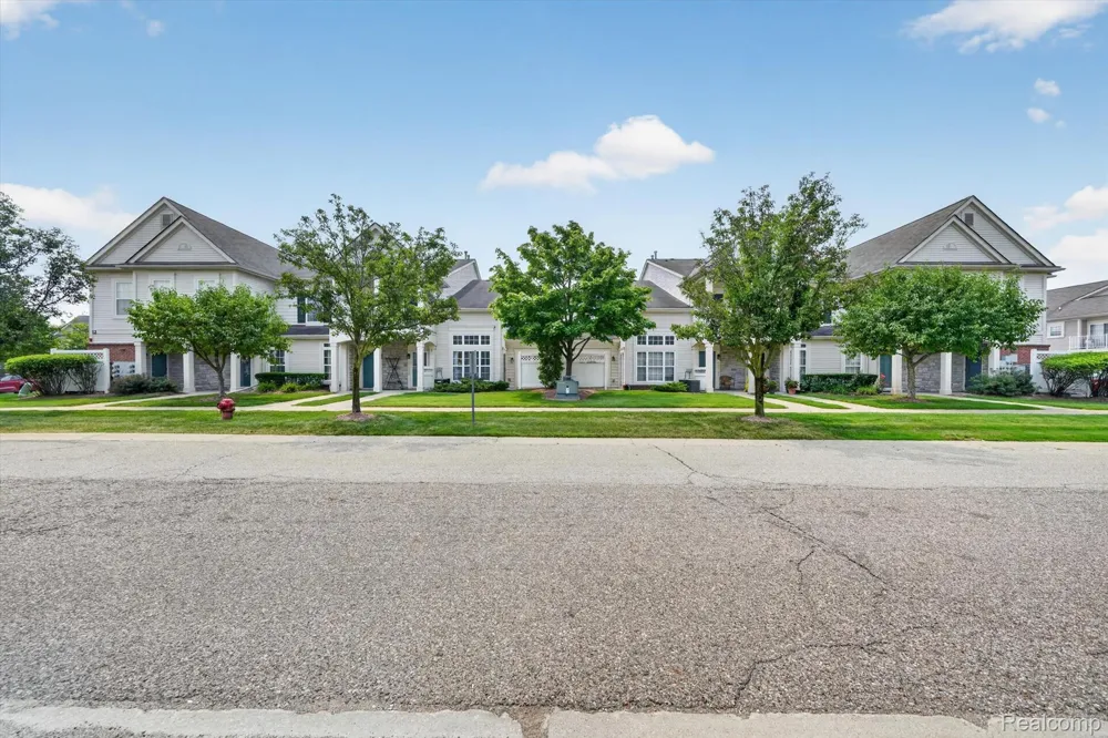 12106 Addington Drive Commerce Charter Township, MI 48390