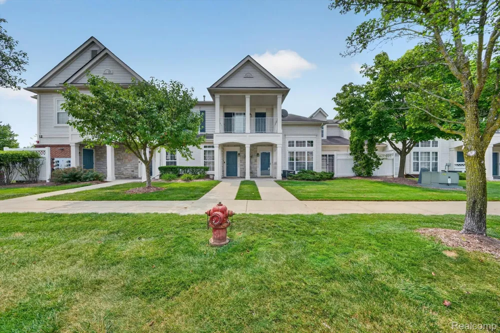 12106 Addington Drive Commerce Charter Township, MI 48390