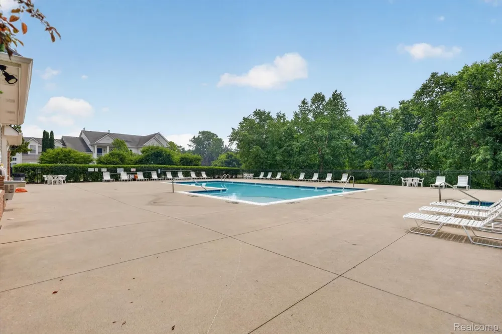 12106 Addington Drive Commerce Charter Township, MI 48390