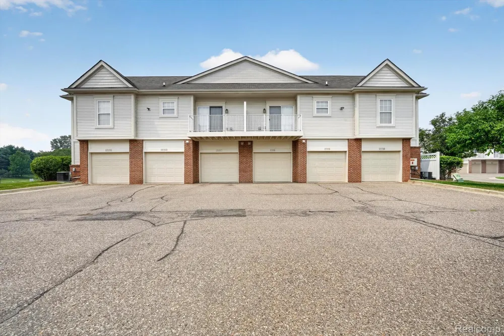 12106 Addington Drive Commerce Charter Township, MI 48390