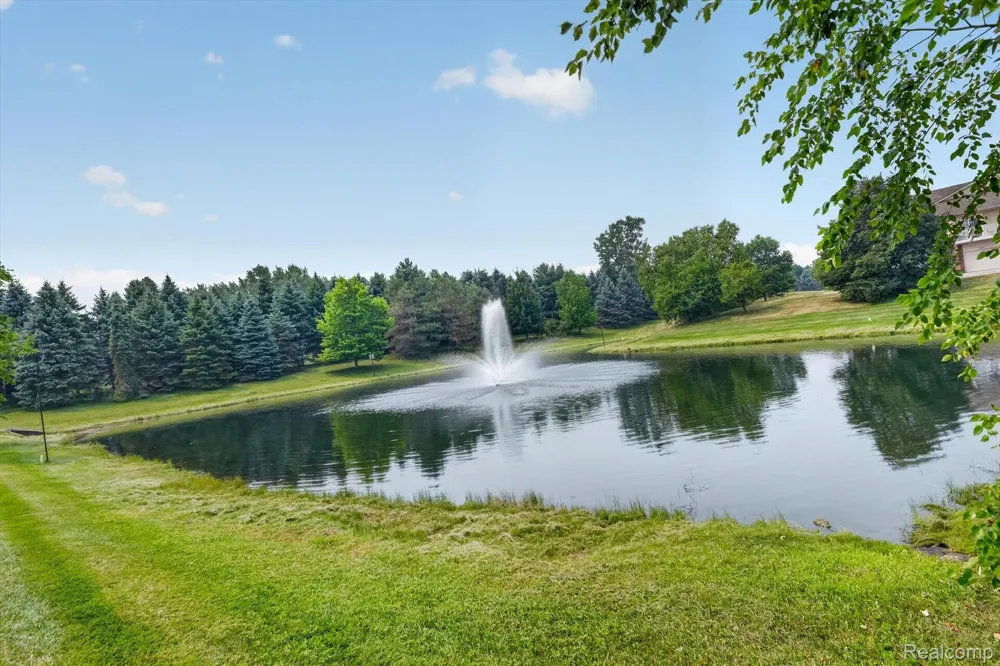 12106 Addington Drive Commerce Charter Township, MI 48390