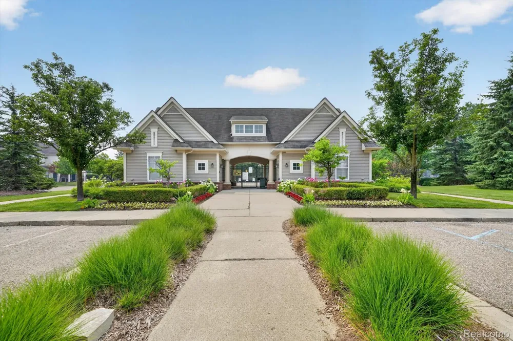 12106 Addington Drive Commerce Charter Township, MI 48390