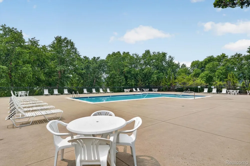 12106 Addington Drive Commerce Charter Township, MI 48390