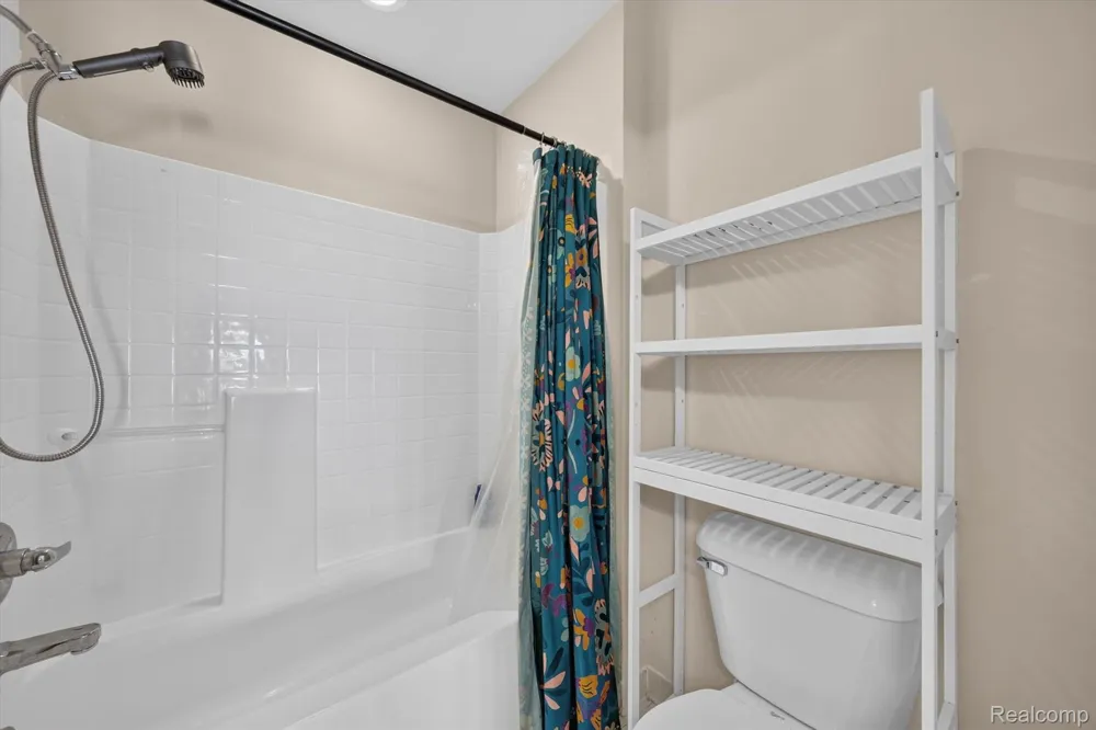12106 Addington Drive Commerce Charter Township, MI 48390