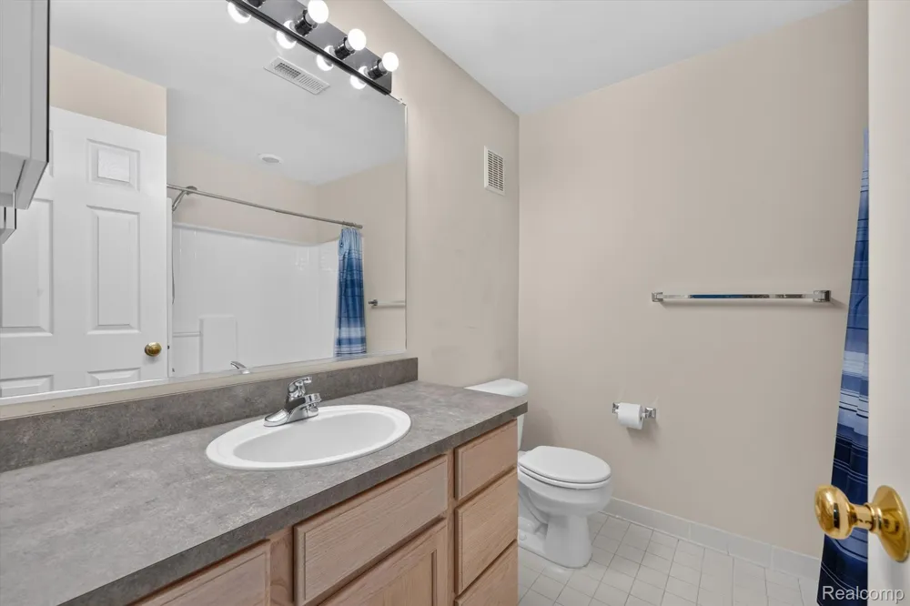 12106 Addington Drive Commerce Charter Township, MI 48390